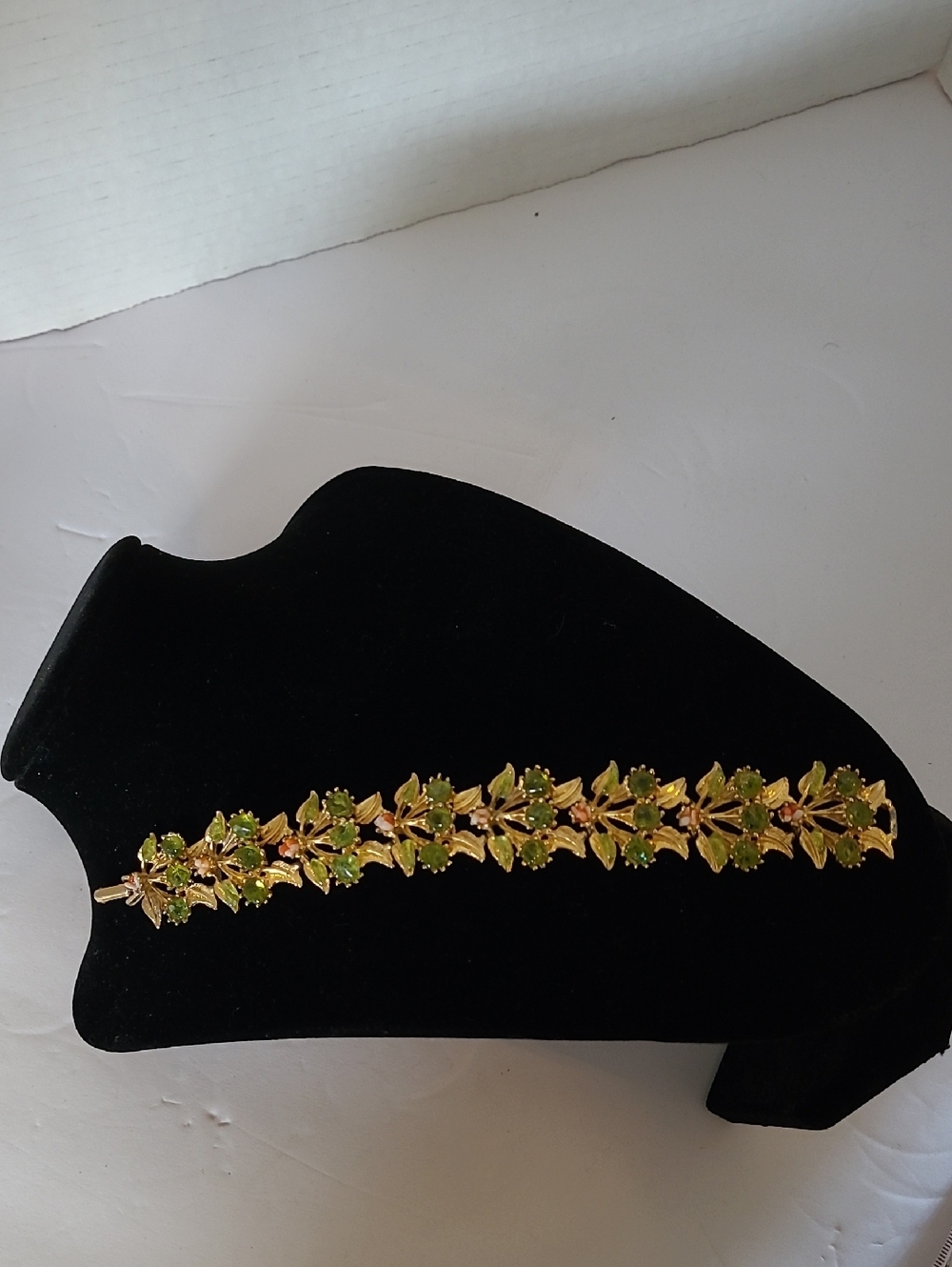 Gold Tone Green Rhinestone Leaf Costum Jewelry Bracelet
